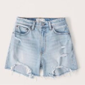 A&F 4” Mom Short Curve Love